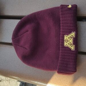 Vtg Nike University of Minnesota Golden Gophers Maroon Yellow Cuffed Beanie